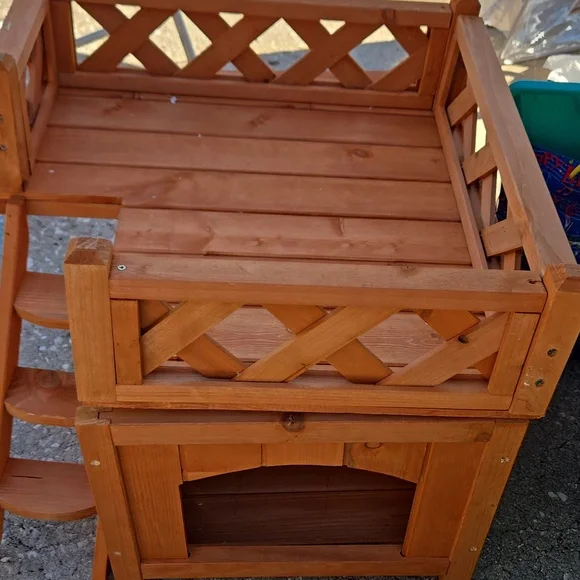 Wooden Pet Cat /PuppyHouse W/ Stairs - Picture 2 of 8